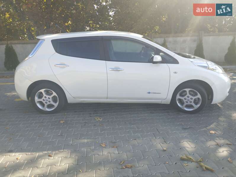 Хэтчбек Nissan Leaf 2013 в Одессе