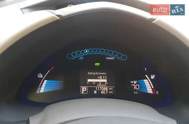 Хэтчбек Nissan Leaf 2012 в 