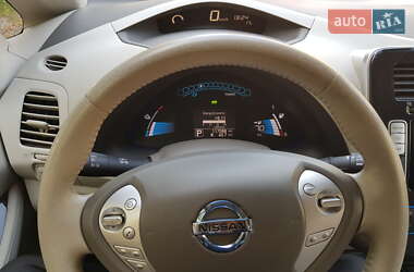 Хэтчбек Nissan Leaf 2012 в 