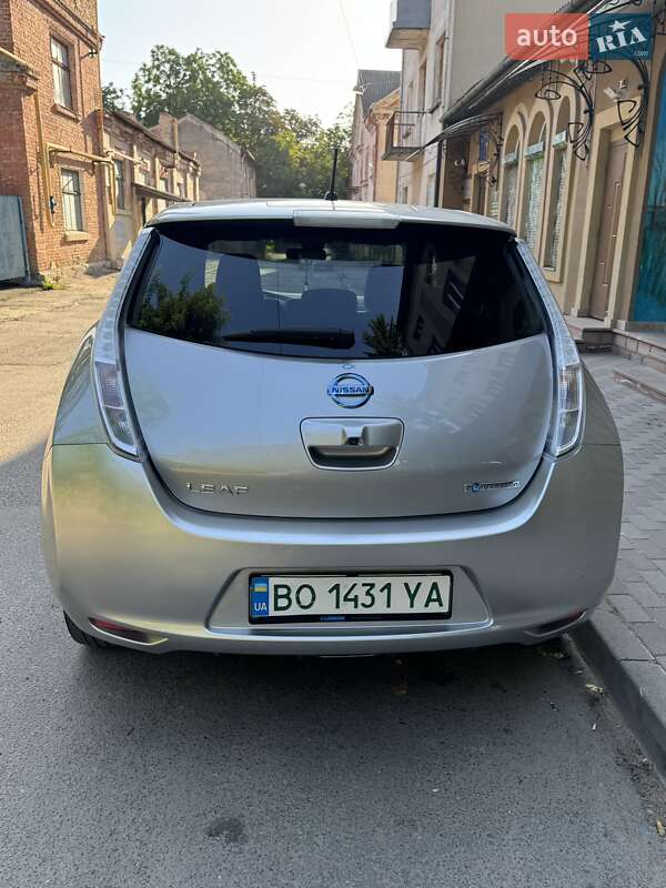 Хэтчбек Nissan Leaf 2015 в Тернополе
