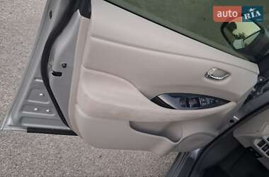Хетчбек Nissan Leaf 2012 в  фото 14 Хетчбек Nissan Leaf 2012 в