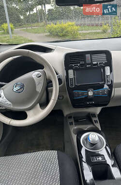 Хэтчбек Nissan Leaf 2016 в 