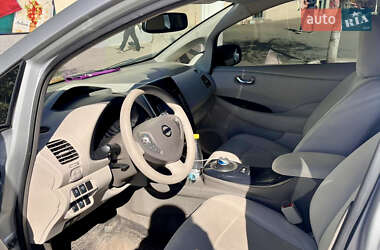 Хэтчбек Nissan Leaf 2011 в 