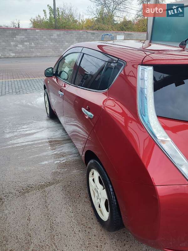 Хетчбек Nissan Leaf 2014 в Києві