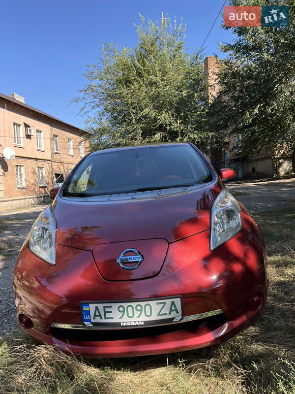 Хэтчбек Nissan Leaf 2014 в Днепре