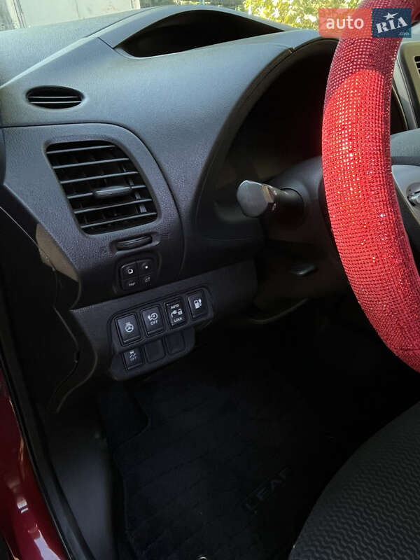 Хэтчбек Nissan Leaf 2014 в Днепре