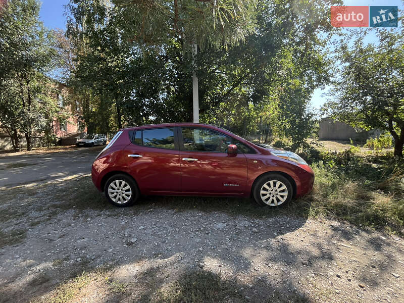 Хэтчбек Nissan Leaf 2014 в Днепре