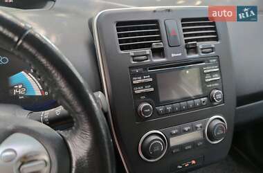 Хэтчбек Nissan Leaf 2014 в 
