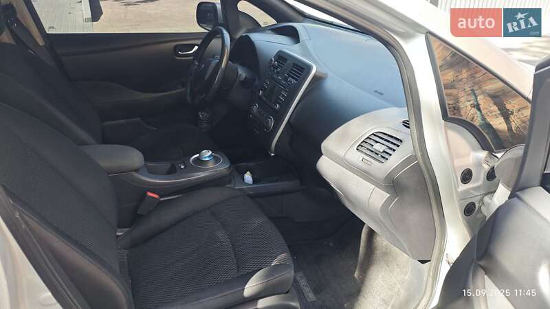 Хетчбек Nissan Leaf 2013 в Ніжині