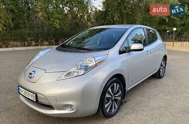 Хэтчбек Nissan Leaf 2015 в 