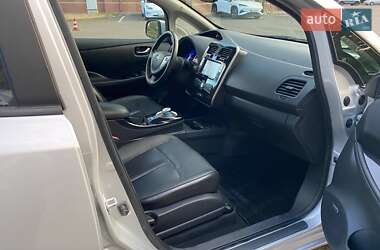 Хэтчбек Nissan Leaf 2015 в 