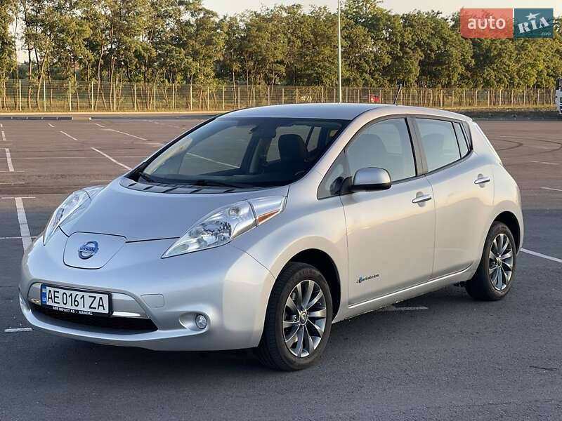 Хетчбек Nissan Leaf 2014 в Дніпрі
