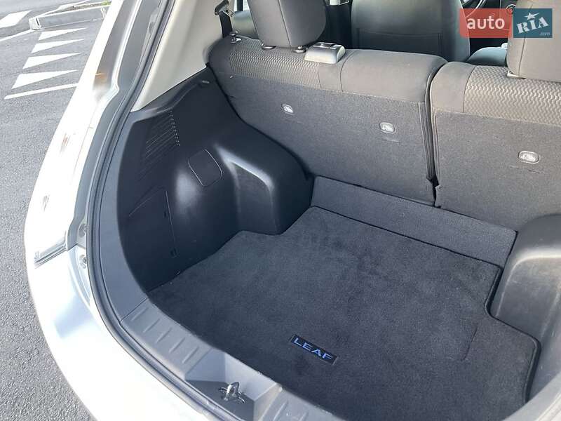 Хетчбек Nissan Leaf 2014 в Дніпрі