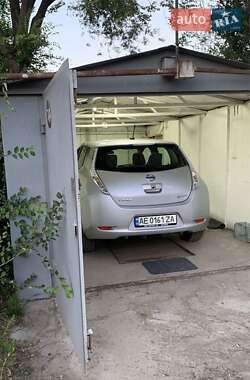 Хетчбек Nissan Leaf 2014 в Дніпрі