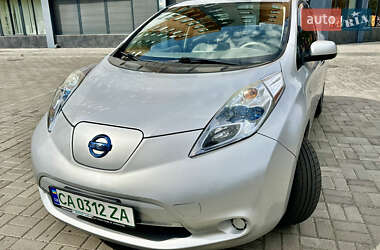 Хэтчбек Nissan Leaf 2012 в 