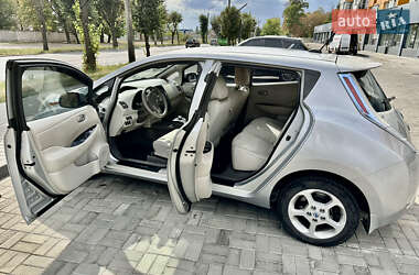 Хэтчбек Nissan Leaf 2012 в 