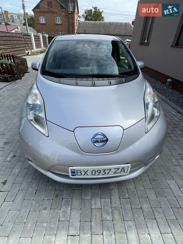Хэтчбек Nissan Leaf 2011 в Хмельницком