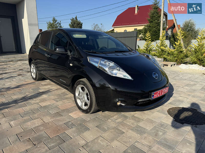 Хэтчбек Nissan Leaf 2016 в 
