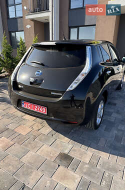 Хэтчбек Nissan Leaf 2016 в 