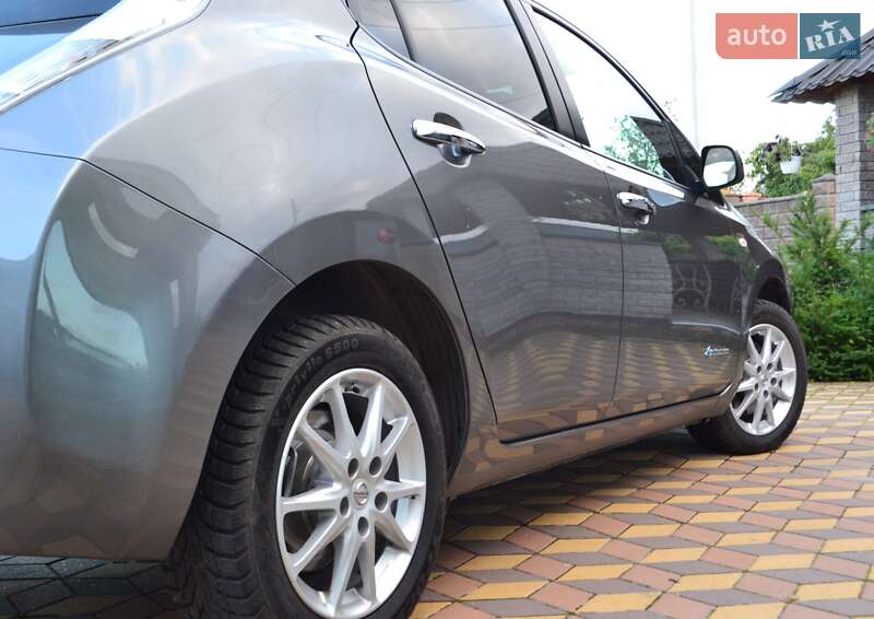 Хэтчбек Nissan Leaf 2015 в Сарнах