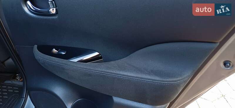 Хэтчбек Nissan Leaf 2015 в Сарнах