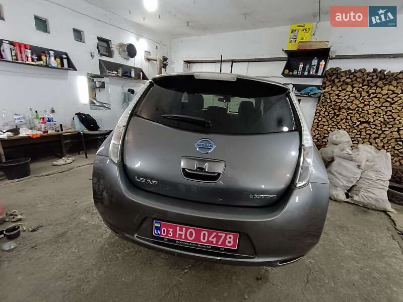 Хэтчбек Nissan Leaf 2015 в Ровно