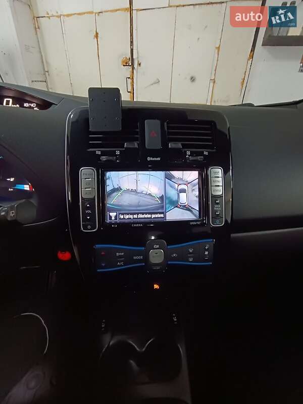 Хэтчбек Nissan Leaf 2015 в Ровно