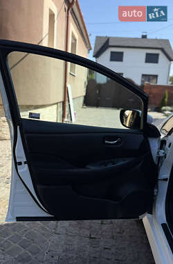 Хэтчбек Nissan Leaf 2021 в 