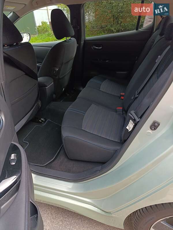 Хэтчбек Nissan Leaf 2018 в Звягеле