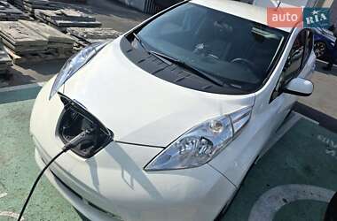 Хэтчбек Nissan Leaf 2017 в 