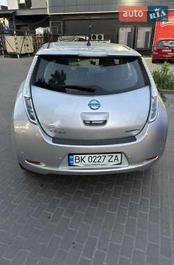 Хэтчбек Nissan Leaf 2013 в Ровно