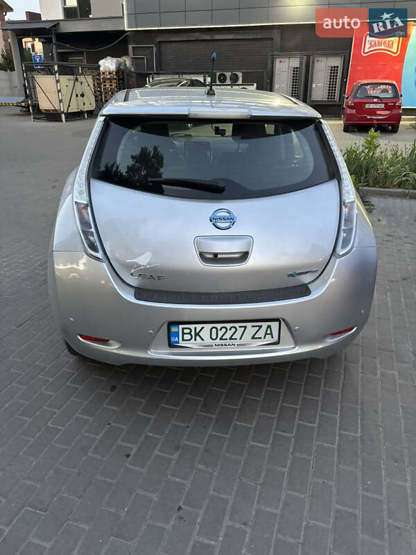 Хетчбек Nissan Leaf 2013 в Рівному
