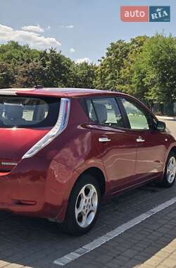 Хэтчбек Nissan Leaf 2011 в 