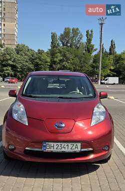 Хэтчбек Nissan Leaf 2011 в 