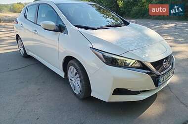 Хэтчбек Nissan Leaf 2022 в Умани
