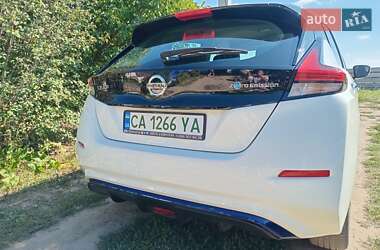 Хэтчбек Nissan Leaf 2022 в 