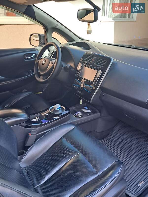 Хэтчбек Nissan Leaf 2013 в Каменец-Подольском
