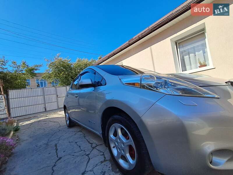 Хэтчбек Nissan Leaf 2013 в Каменец-Подольском