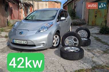 Хэтчбек Nissan Leaf 2011 в Днепре