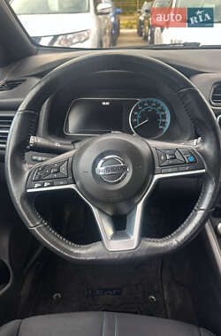 Хэтчбек Nissan Leaf 2019 в 