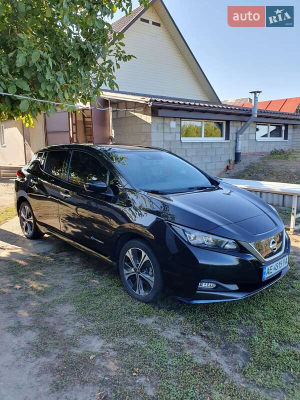 Хетчбек Nissan Leaf 2019 в Дніпрі