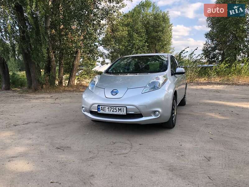 Хэтчбек Nissan Leaf 2014 в Днепре