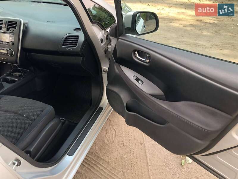 Хэтчбек Nissan Leaf 2014 в Днепре