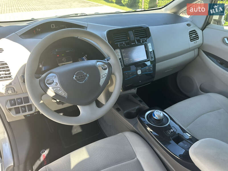 Хэтчбек Nissan Leaf 2011 в Луцке