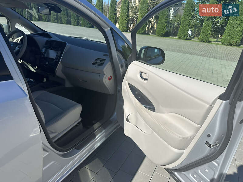 Хэтчбек Nissan Leaf 2011 в Луцке