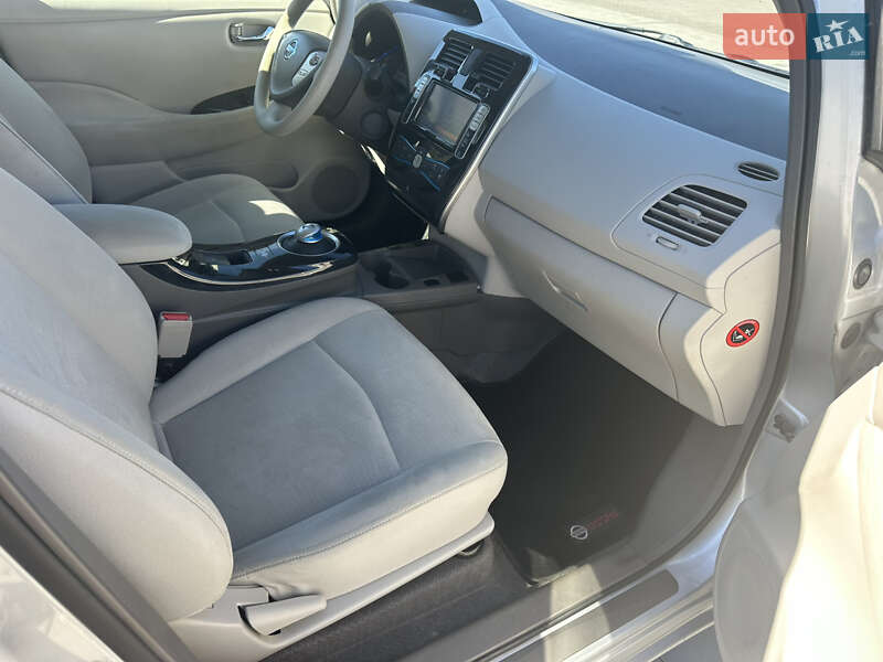 Хэтчбек Nissan Leaf 2011 в Луцке
