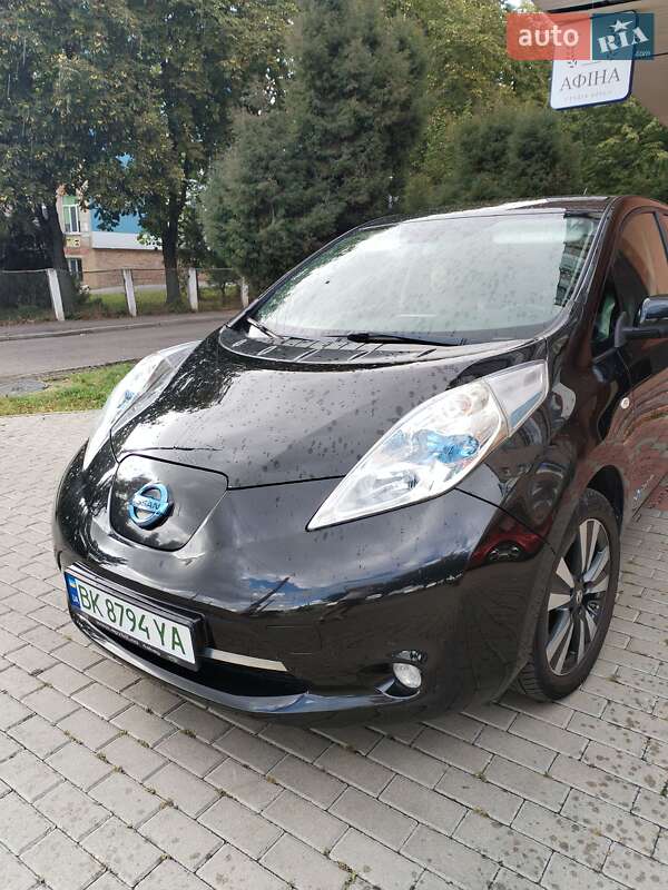 Хэтчбек Nissan Leaf 2015 в Ровно