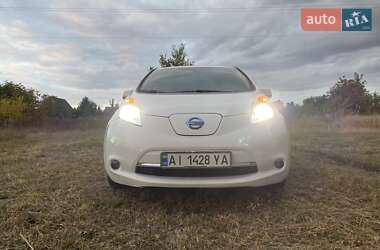 Хэтчбек Nissan Leaf 2015 в Козельце