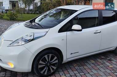 Хэтчбек Nissan Leaf 2015 в Городке