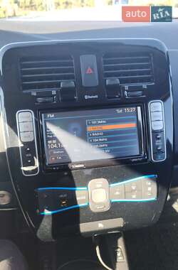 Хэтчбек Nissan Leaf 2013 в 
